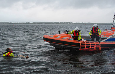 Hulpdiensten uitgerukt op Persoon Te Water Beach Inn Noordzee Wtr Noordzee in Ijmuiden
